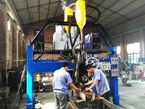 龍門焊機安裝現場